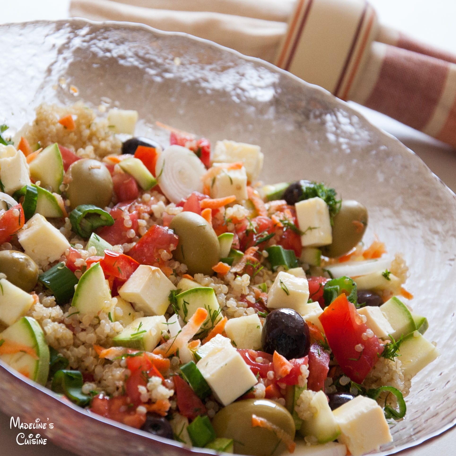 Salata mediteraneana de quinoa - Madeline.ro