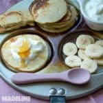 Clatite baby friendly cu banana / Baby friendly banana pancakes